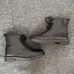 Steve Madden black boots